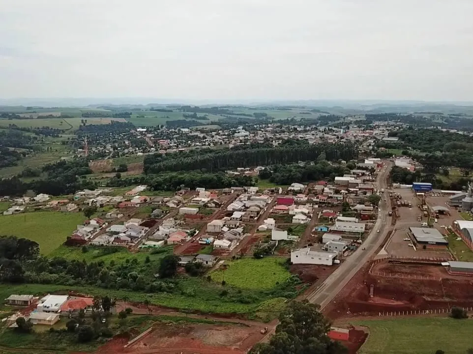 Loteamento da Bella Casa com casas construídas e áreas verdes