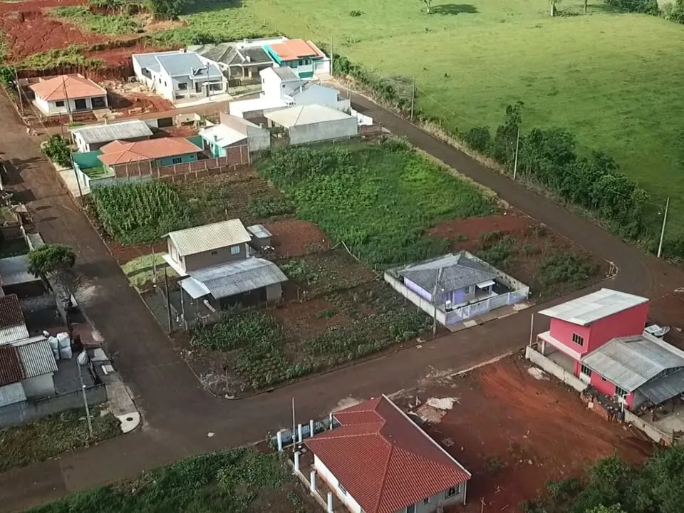 Rua com casas novas em loteamento Bella Casa em Manoel Ribas-PR